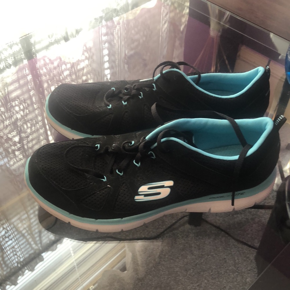 Sneakers - Picture 2 of 5